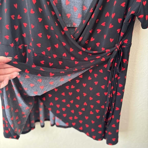 Torrid | Women's Heart Novelty Print Studio Wrap Blouse Size 3X Valentines Day - Picture 7 of 9